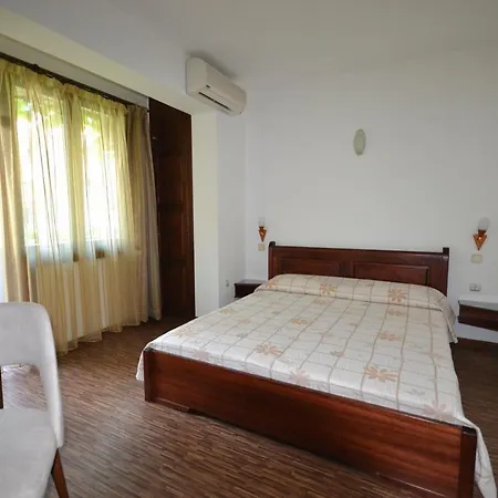 Hotel семеен море
